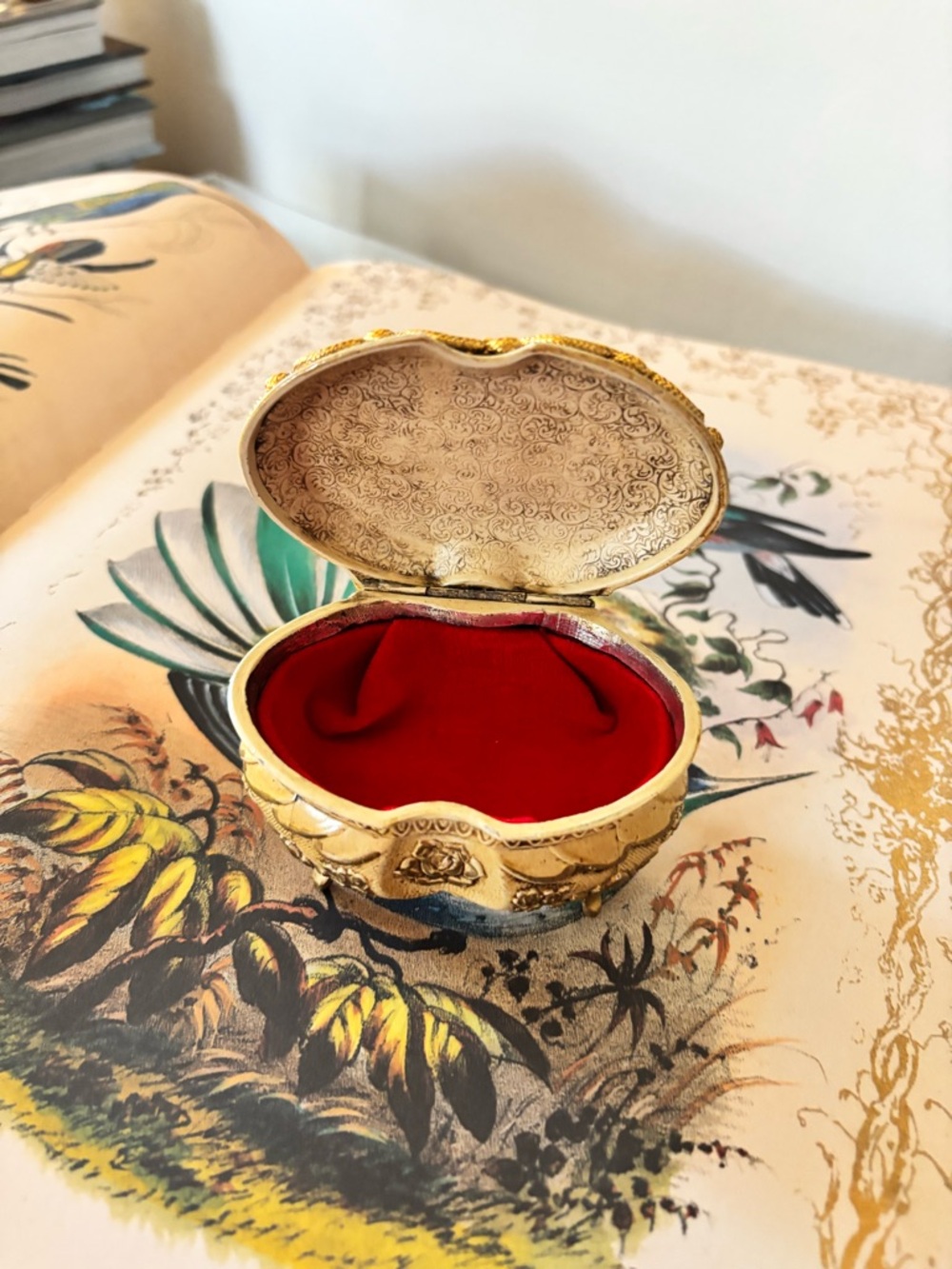 Vintage Mini Jewelry Box - Picture 3 of 11